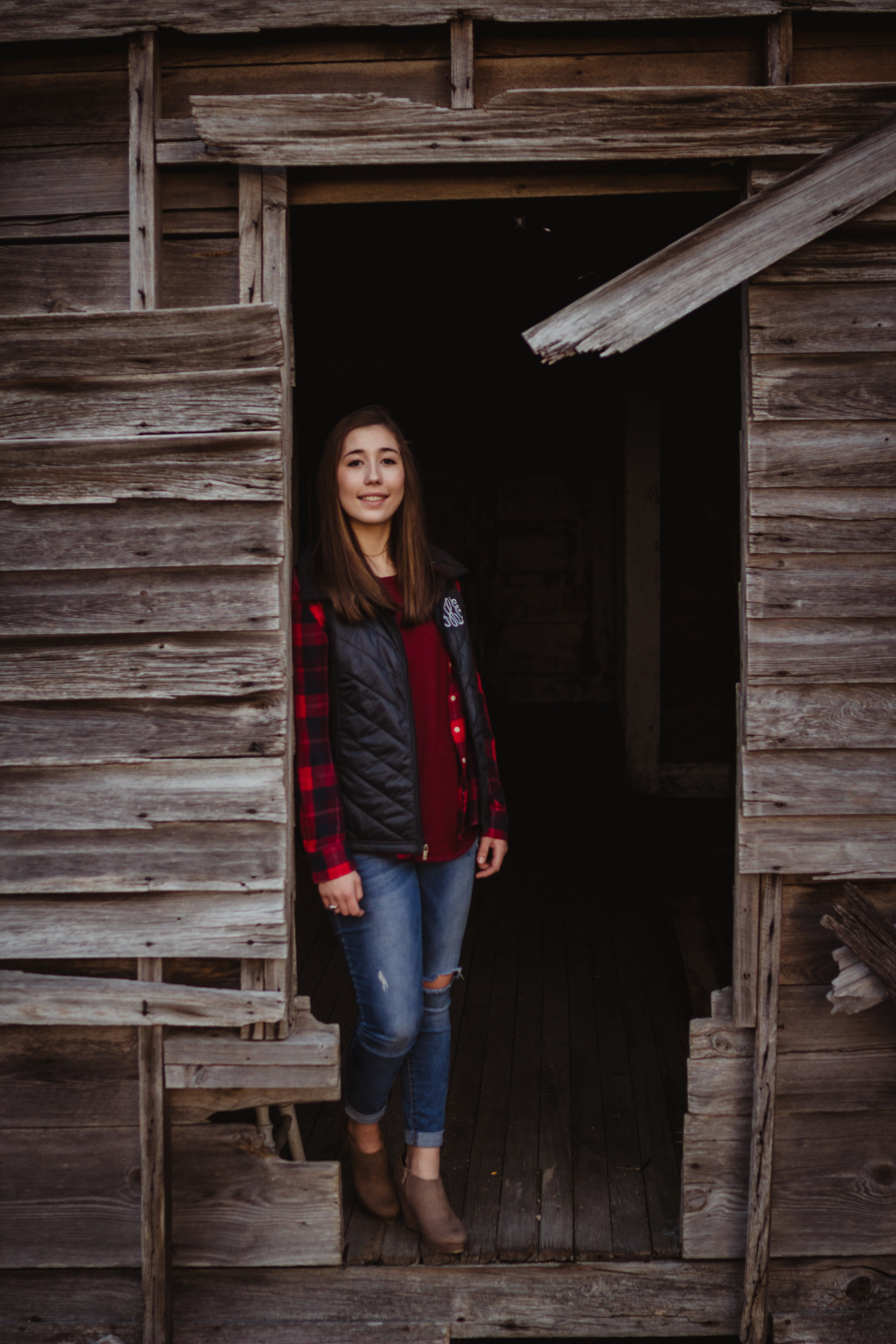 Jaclyn standing in the doorway of an old barn.